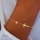 Pulseira Celia, aço inoxidável, dourado, strass e cruz.