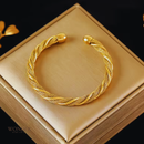 Pulseira Andressa, aço inoxidável, cor de ouro, torcido, ajustável, à prova da água.