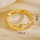 Pulseira Mia, dourado, assimétrico de gota d''água, design elegante e minimalista de alta qualidade.