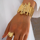 Conjunto Julieta, brinco e pulseira, dourado, bracelete assimétrico.
