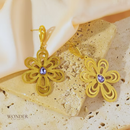 Brinco Madalena, aço inoxidável, dourado, flor.