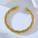 Pulseira Andressa, aço inoxidável, cor de ouro, torcido, ajustável, à prova da água.