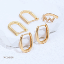 Brincos Odara, dourado com strass.