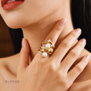 Anel Brigida, dourado e peróla, esfera.