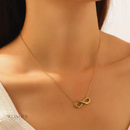 Colar Berlinda, aço inoxidável, dourado, com símbolo infinito.