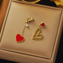 Brinco Caroline, aço Inoxidável, dourado com coração.