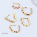 Brincos Odara, dourado com strass.