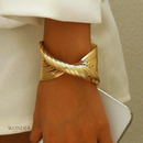 Pulseira Mila, bracelete estilo boêmio minimalista com linhas geométricas ajustáveis.