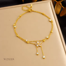 Tornozeleira Pilar, aço inoxidável, dourado, branco strass flor borla dupla.