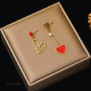 Brinco Caroline, aço Inoxidável, dourado com coração.